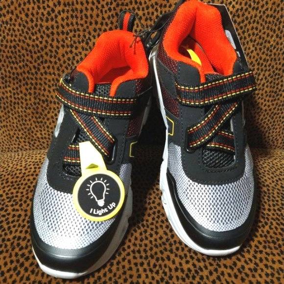 "LIGHTS UP"!!! ATHLETIC WORKS- NWT Boys Valco Closure Strap Tennis Shoes Size 3 - Picture 2 of 7